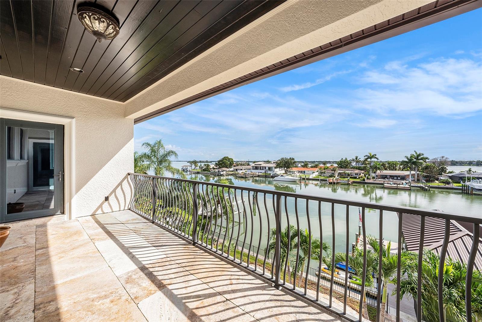 TB8431098 Property Photo