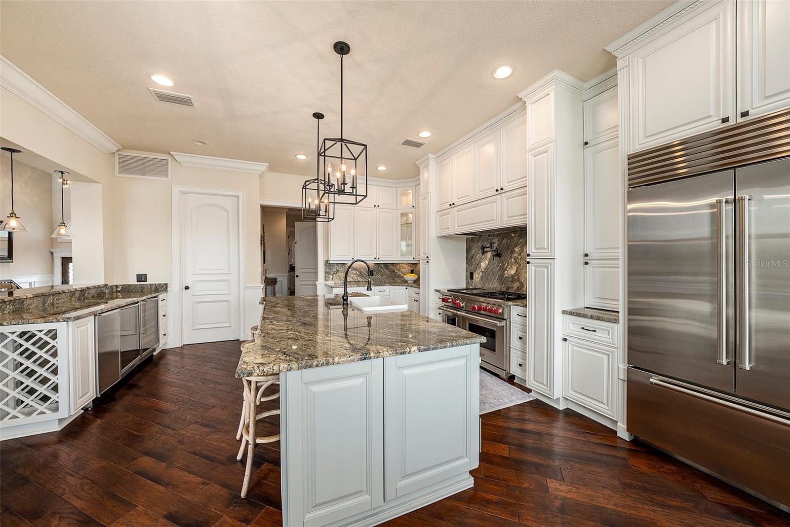 TB8431098 Property Photo