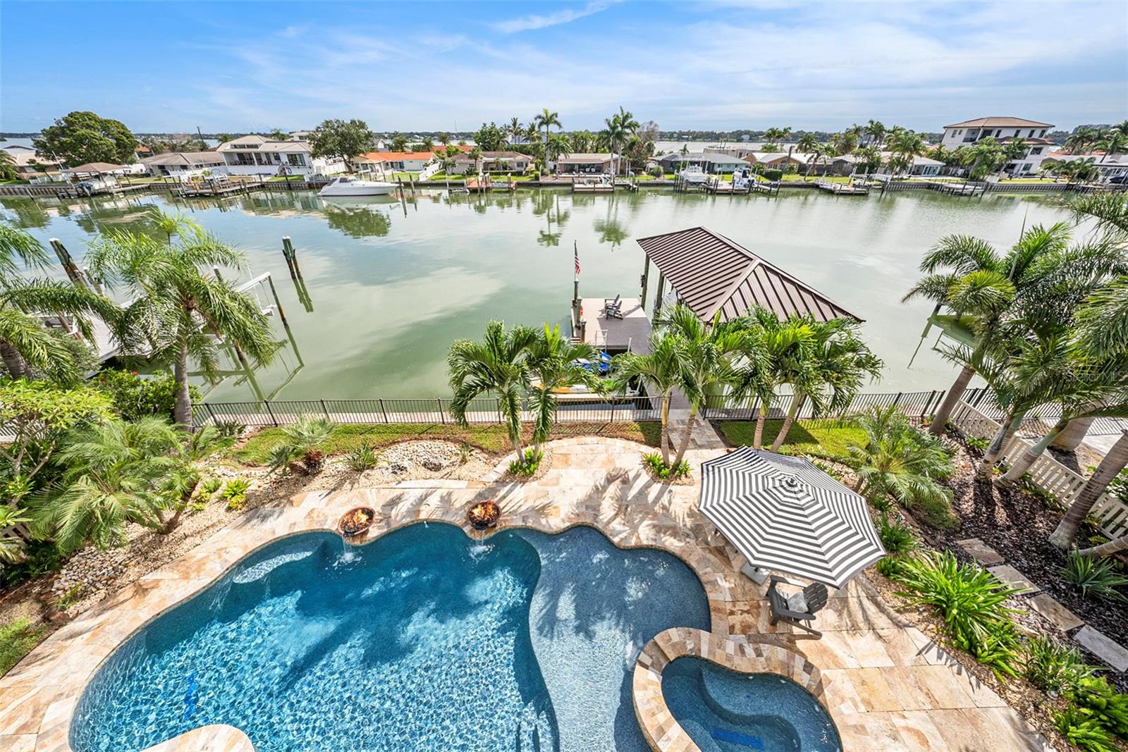 TB8431098 Property Photo