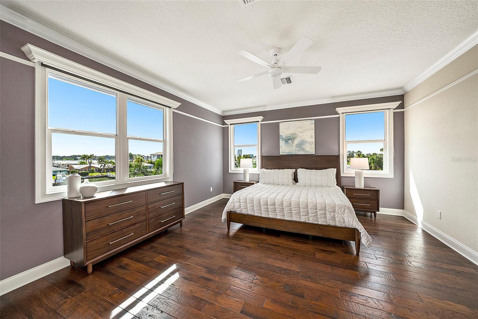 TB8431098 Property Photo