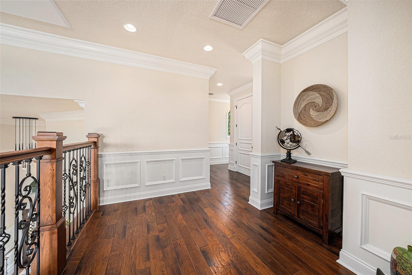 TB8431098 Property Photo