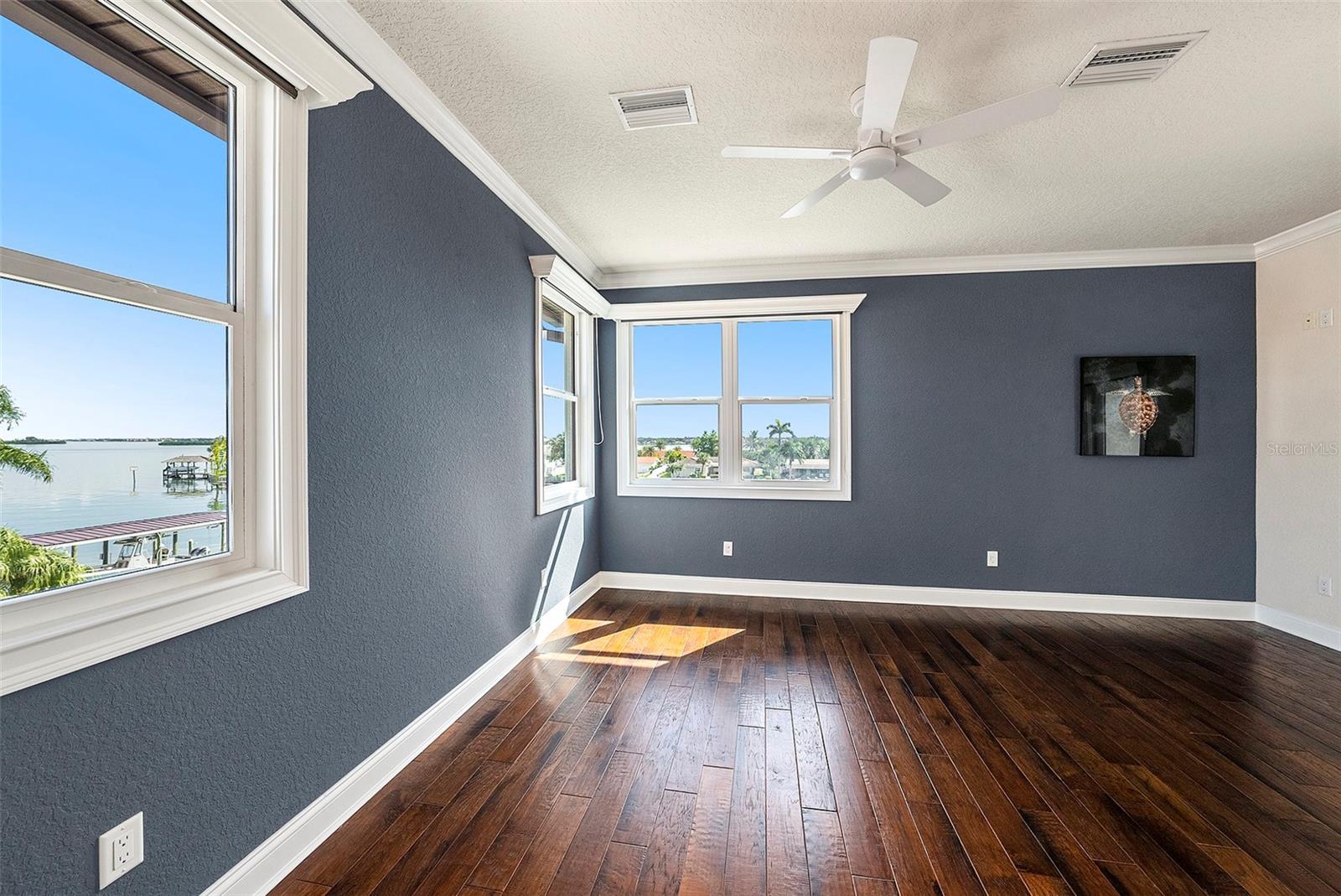 TB8431098 Property Photo