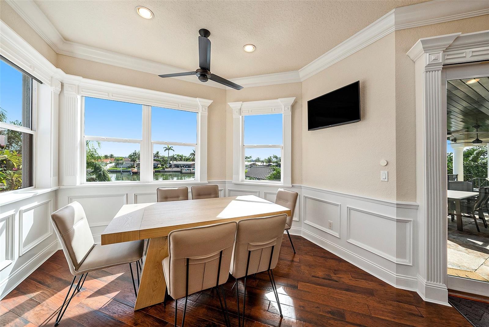 TB8431098 Property Photo