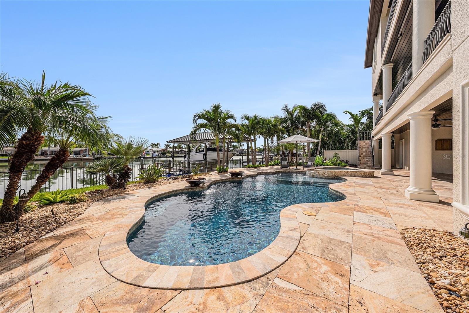 TB8431098 Property Photo