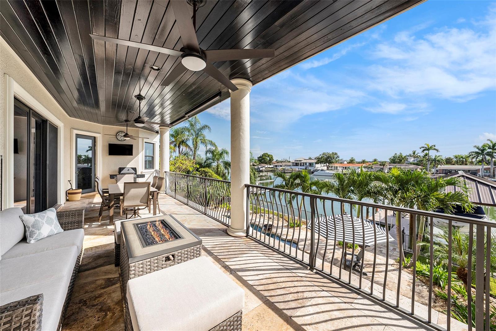 TB8431098 Property Photo