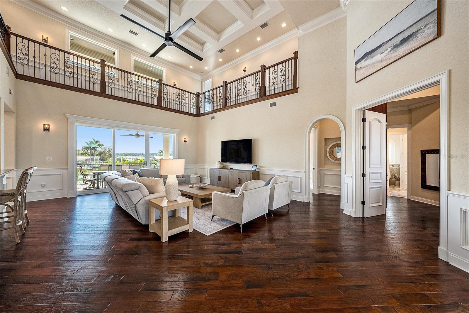 TB8431098 Property Photo