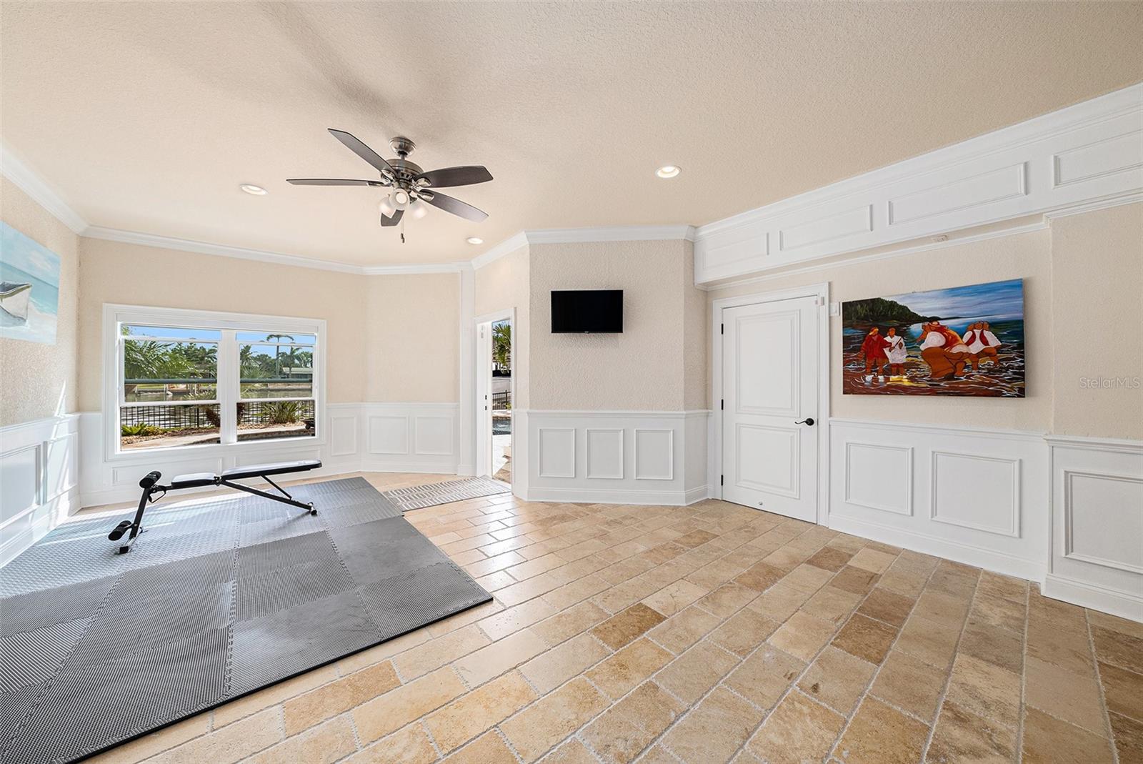 TB8431098 Property Photo