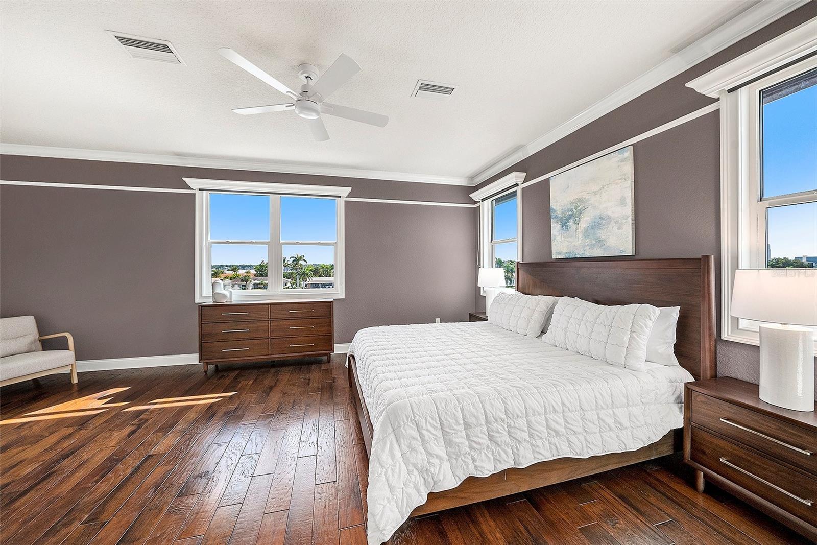 TB8431098 Property Photo