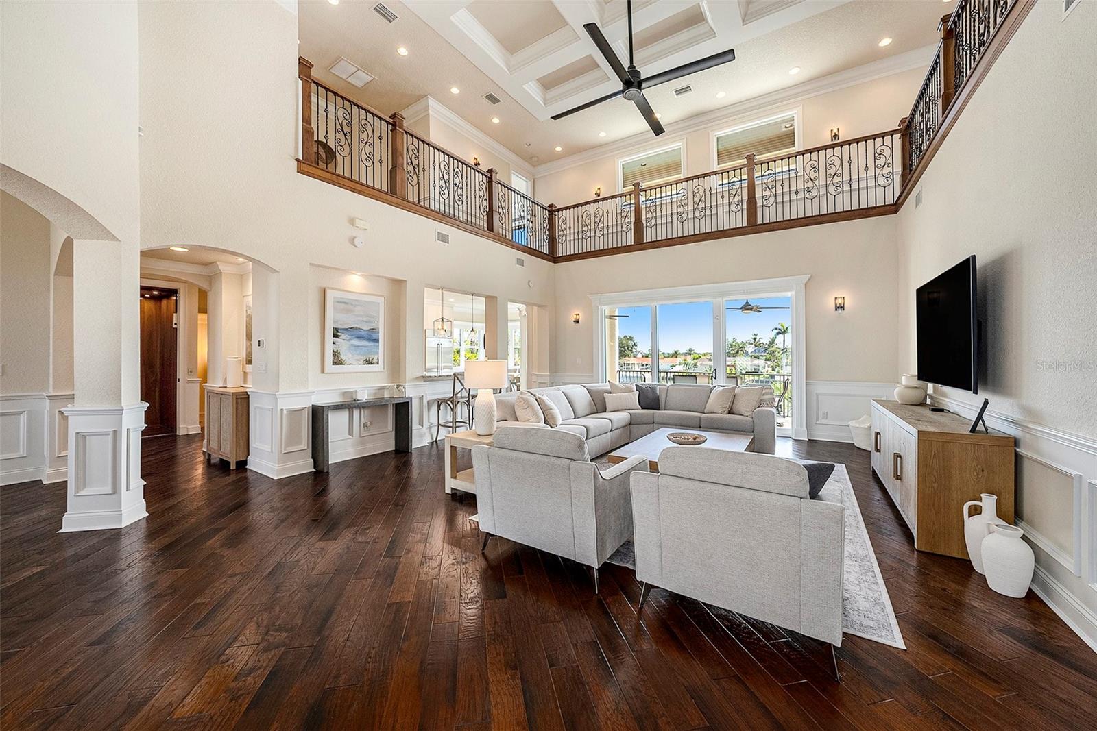 TB8431098 Property Photo