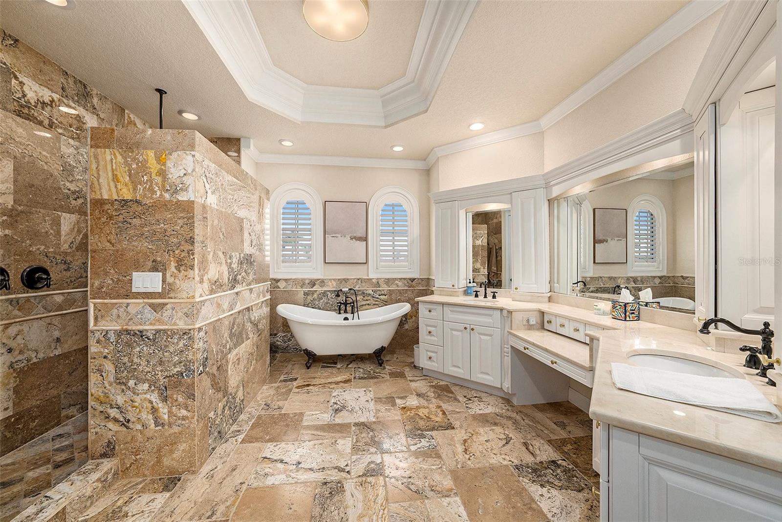 TB8431098 Property Photo