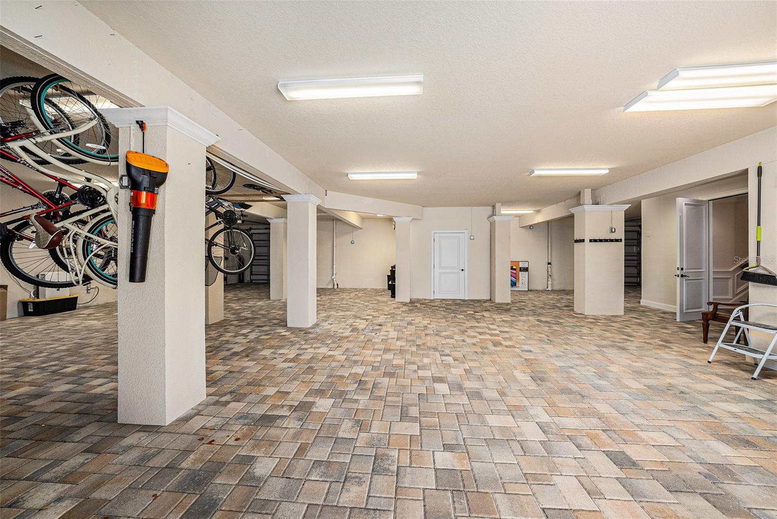 TB8431098 Property Photo