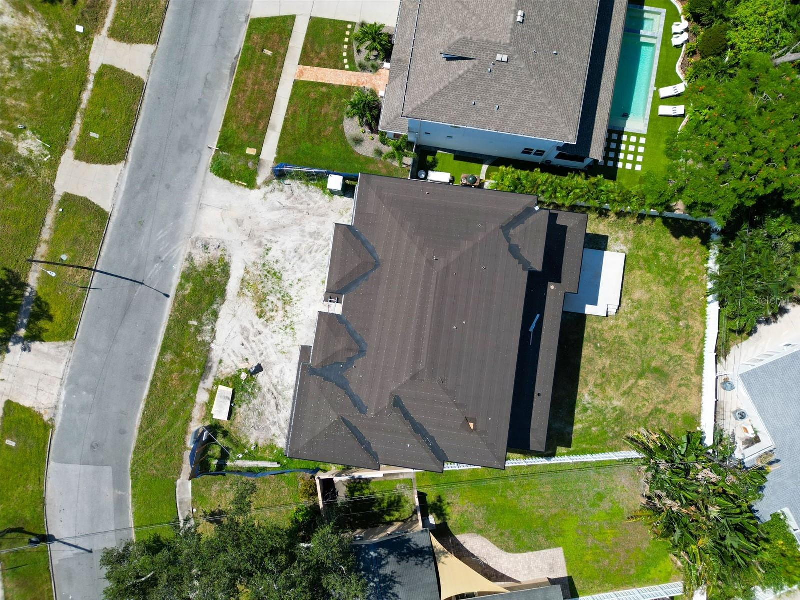 TB8431127 Property Photo