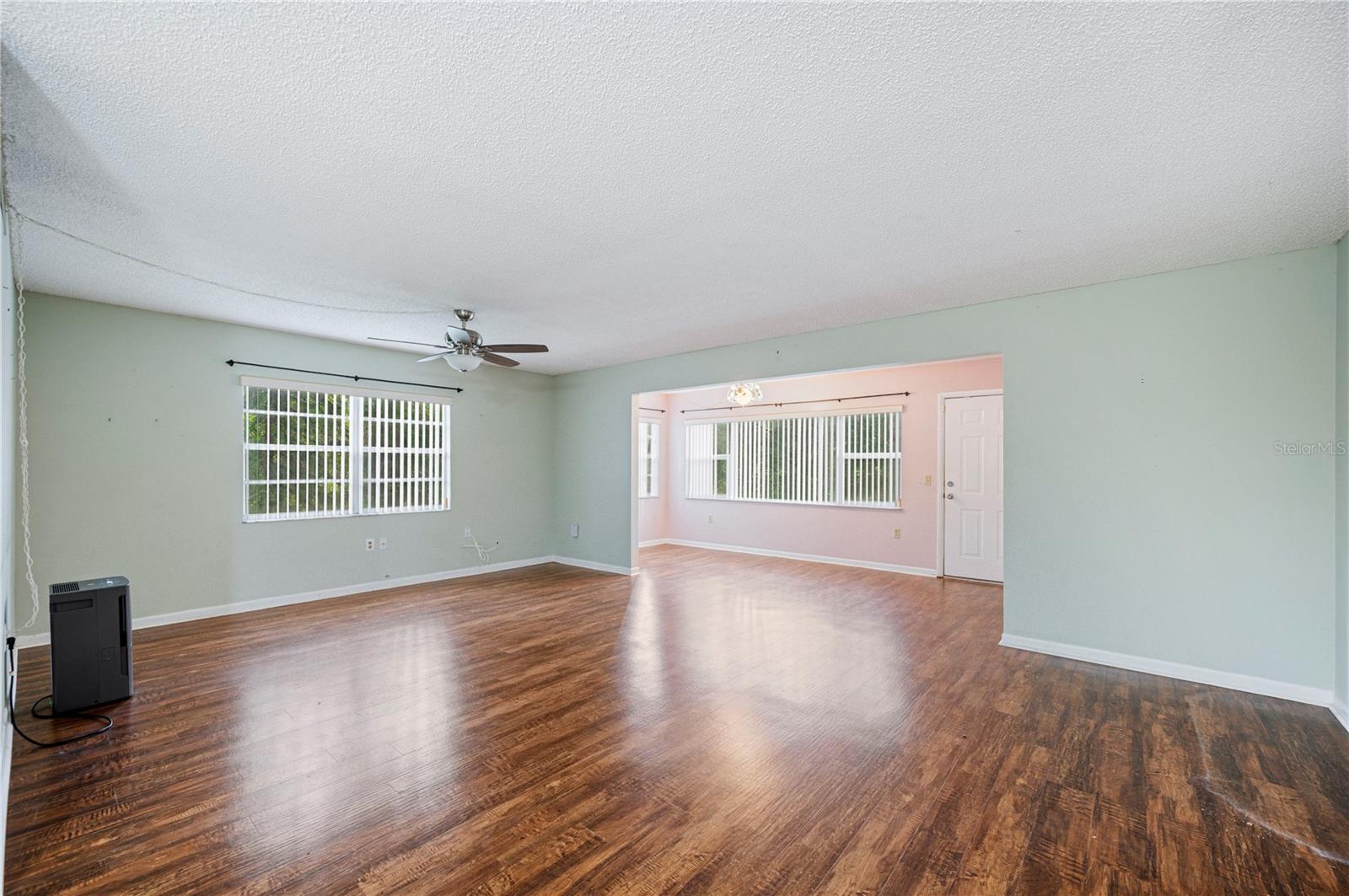 P4936409 Property Photo