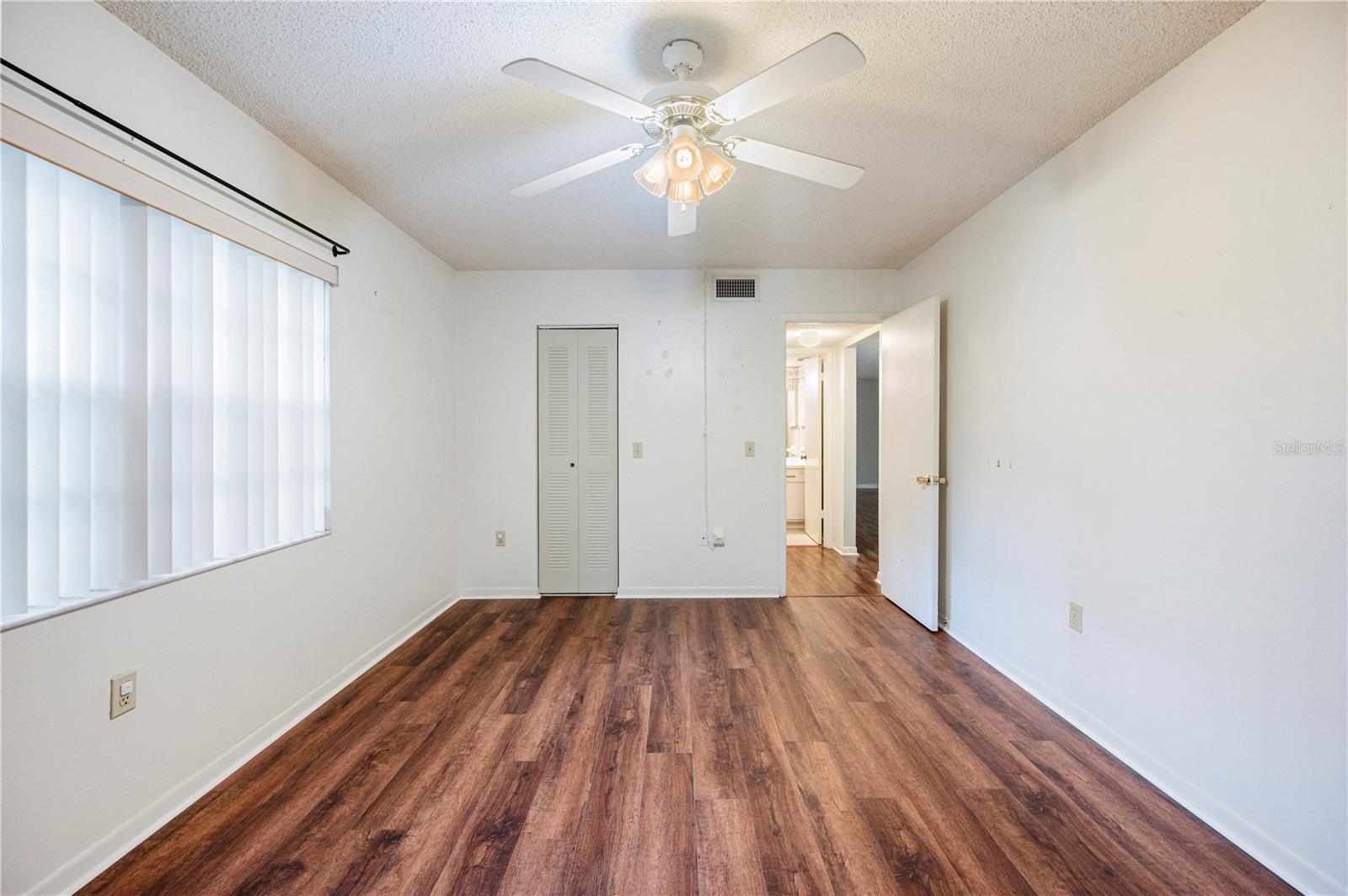 P4936409 Property Photo