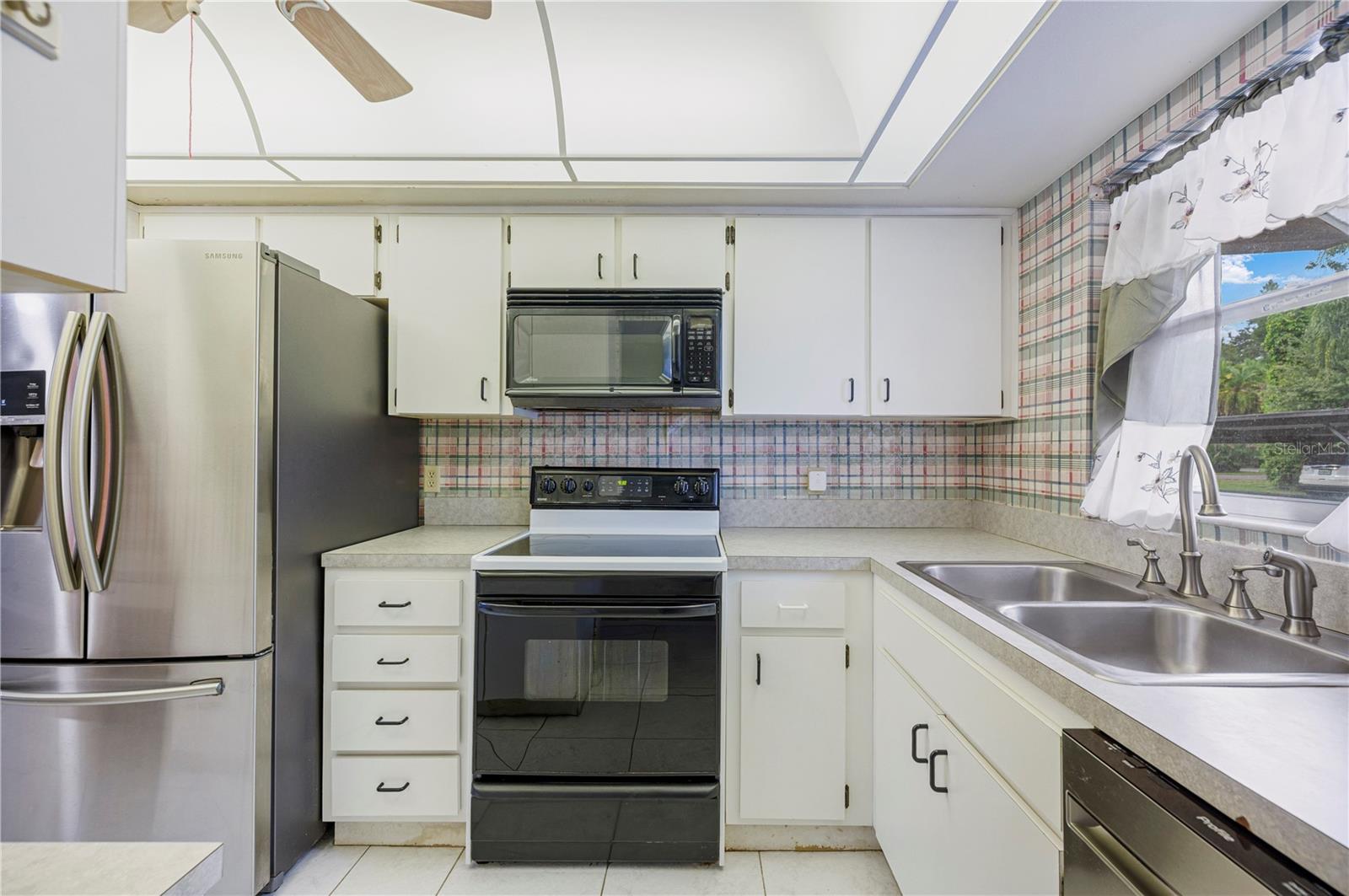 P4936409 Property Photo