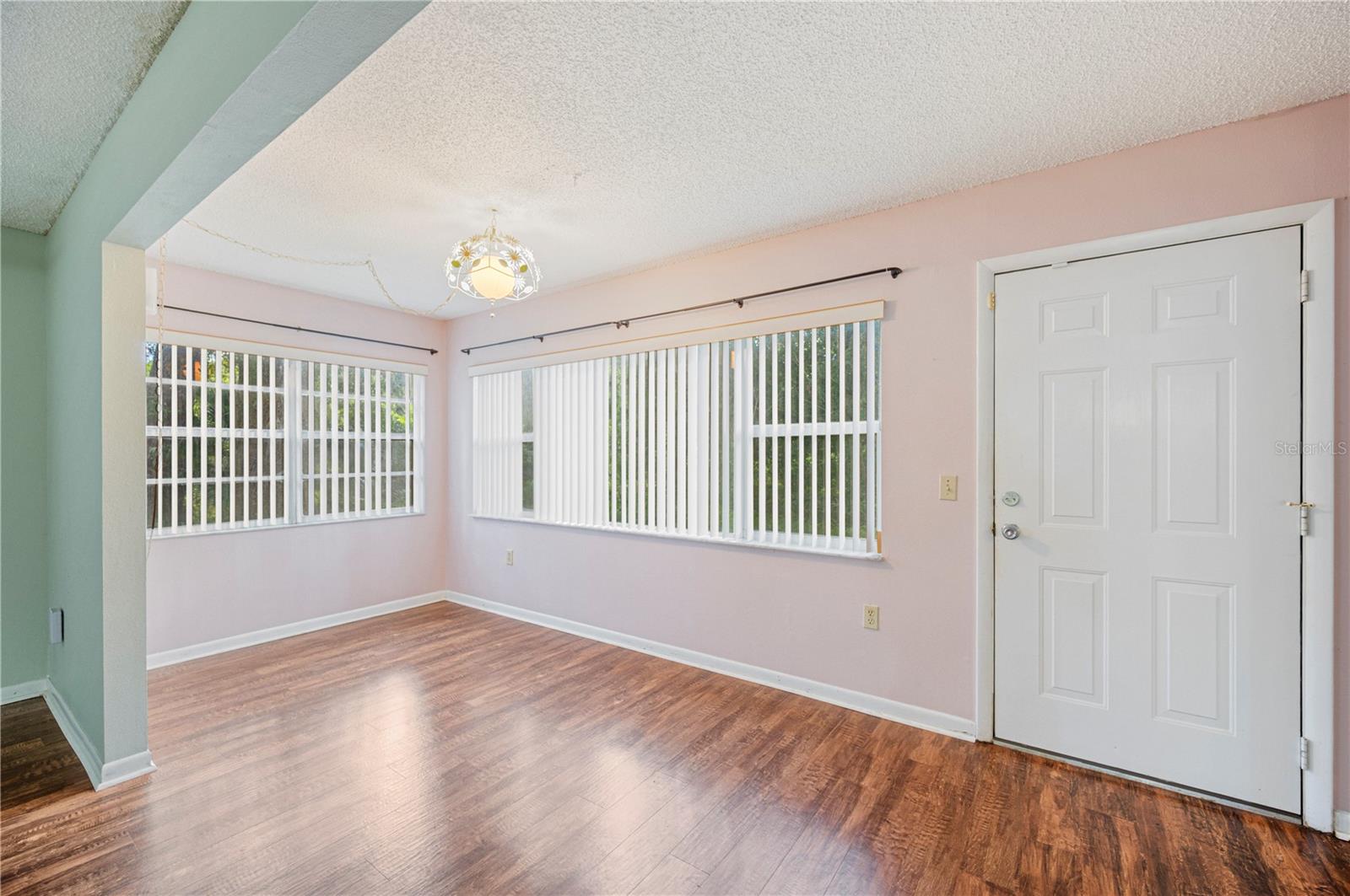 P4936409 Property Photo