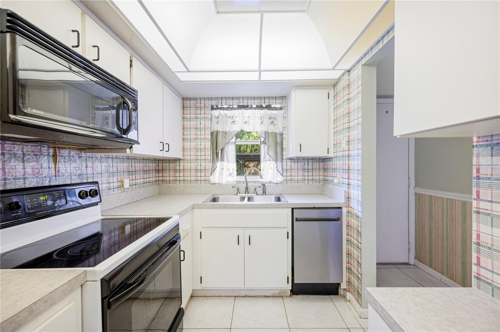 P4936409 Property Photo