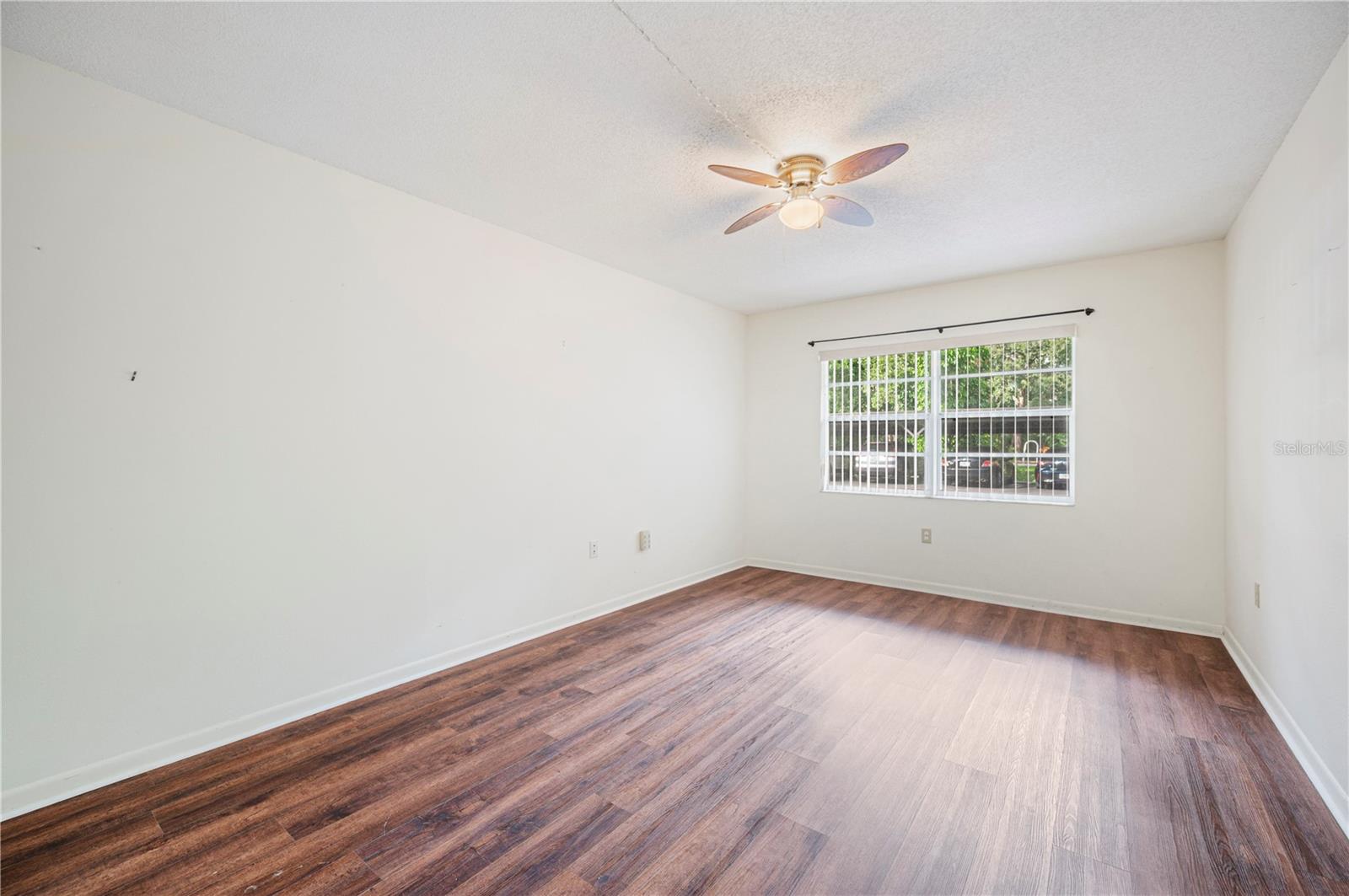 P4936409 Property Photo