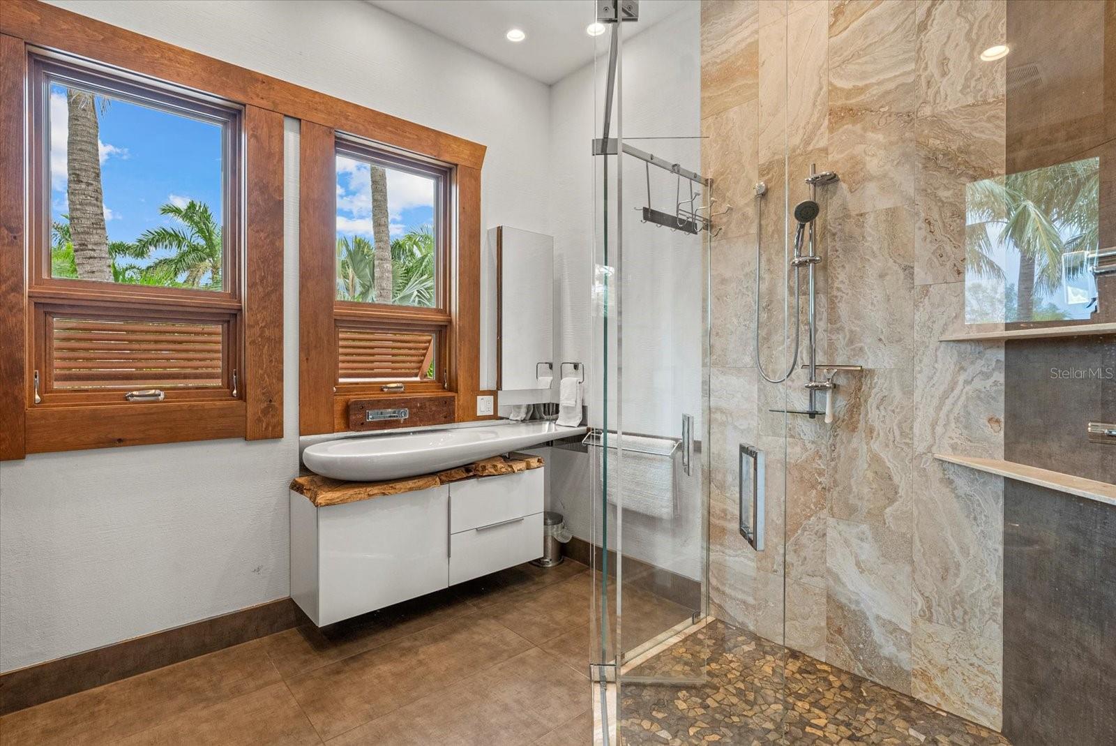 A4666175 Property Photo