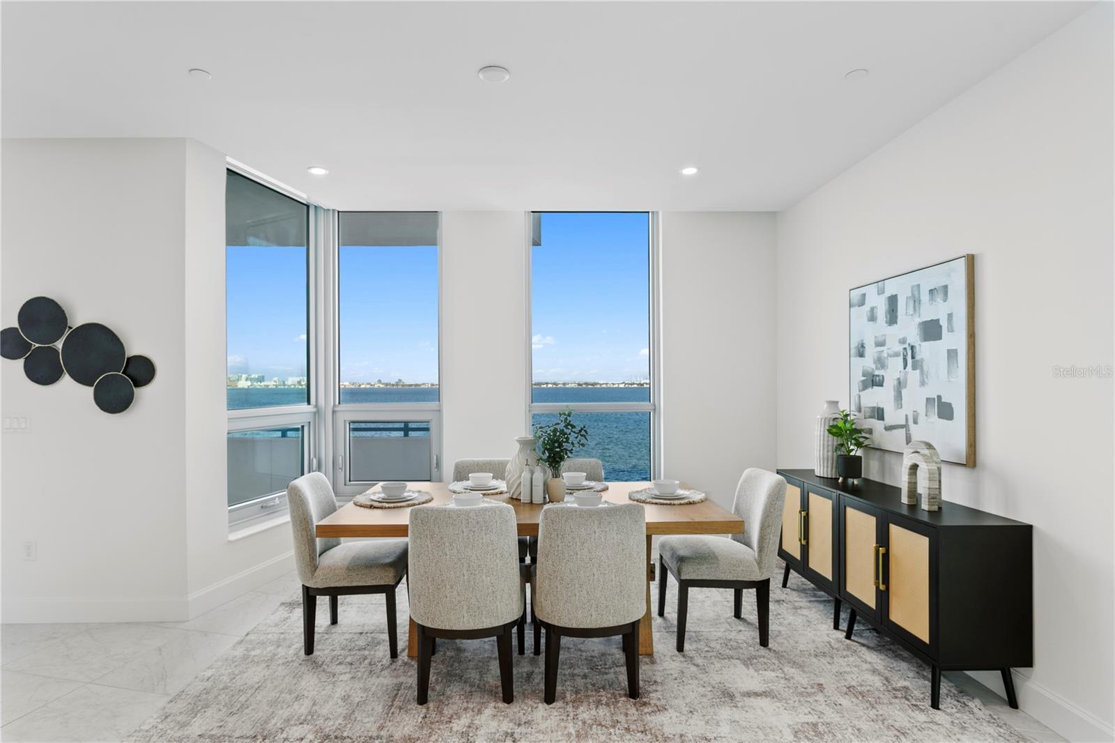 TB8431159 Property Photo