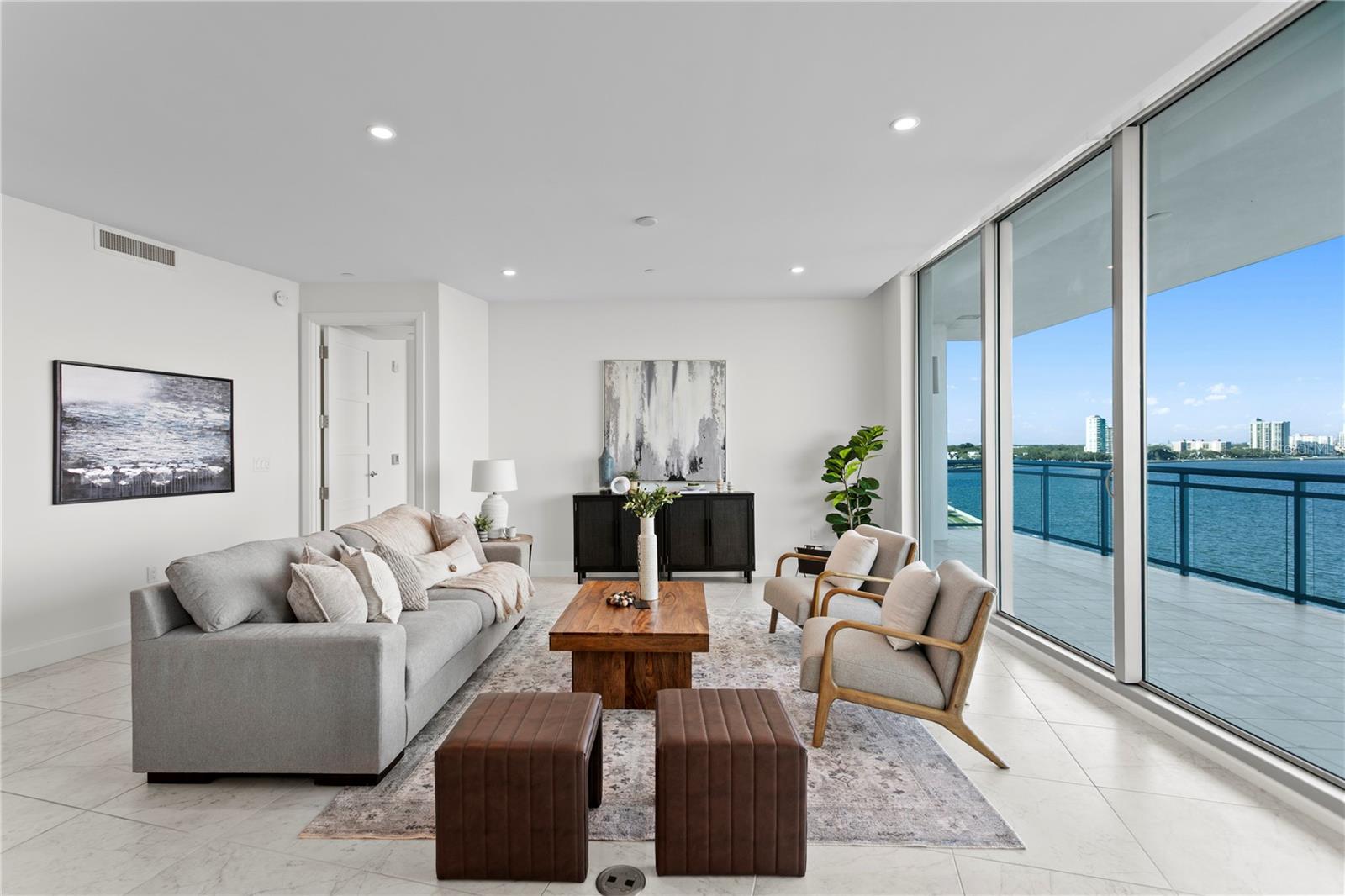 TB8431159 Property Photo