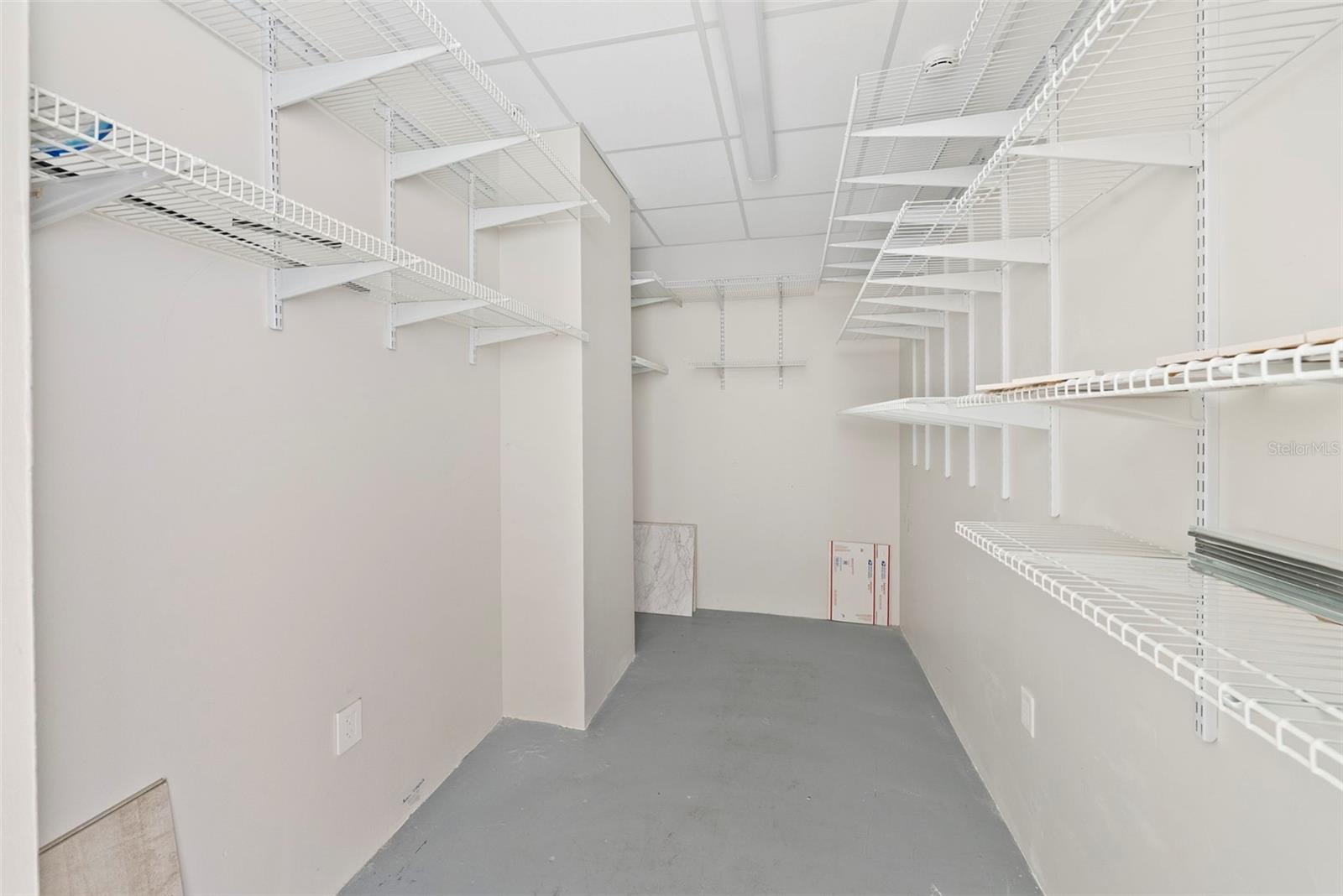 TB8431159 Property Photo