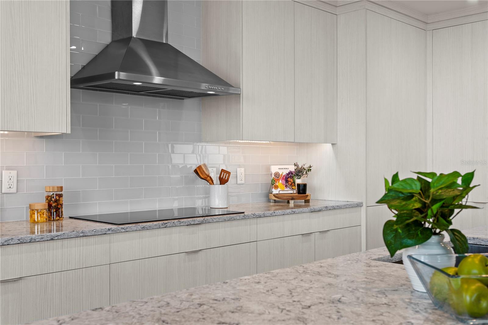 TB8431159 Property Photo