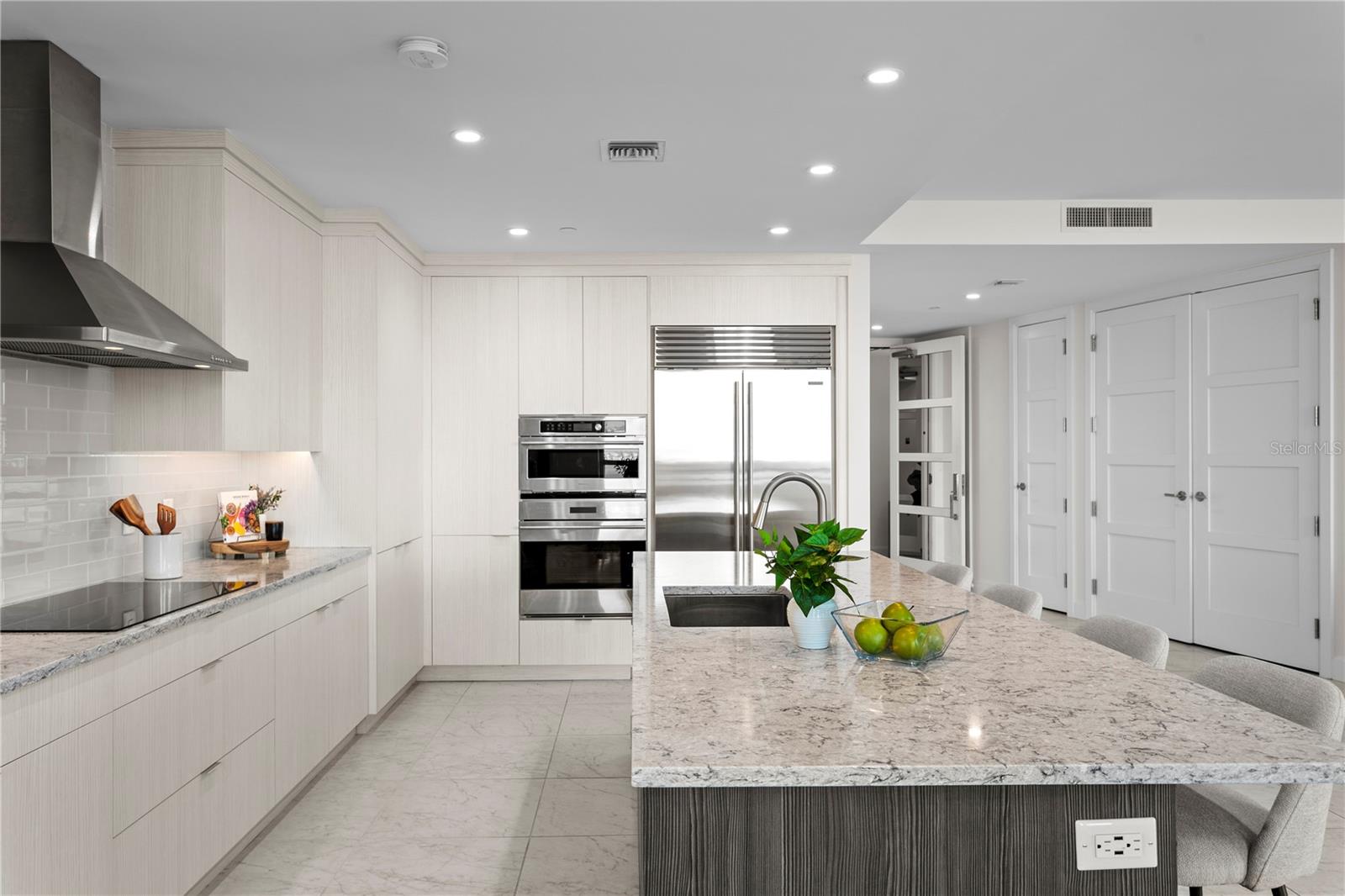 TB8431159 Property Photo