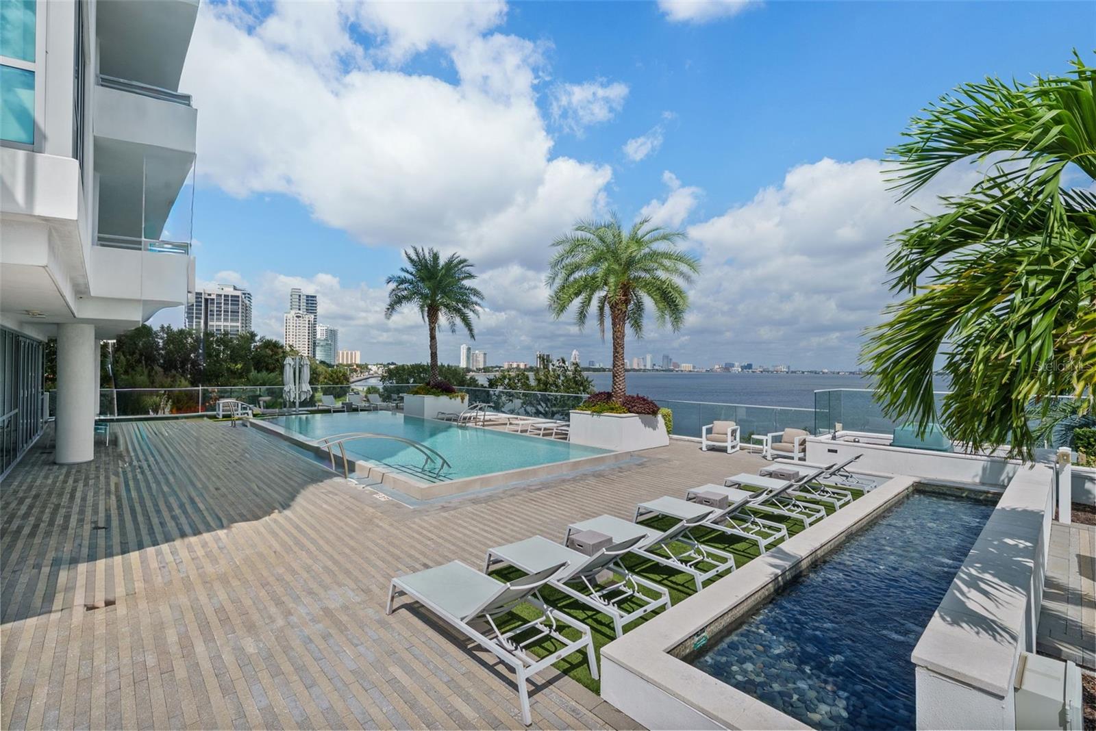 TB8431159 Property Photo