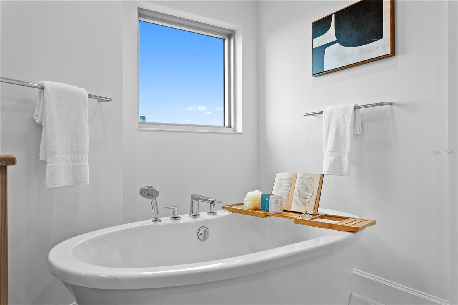 TB8431159 Property Photo