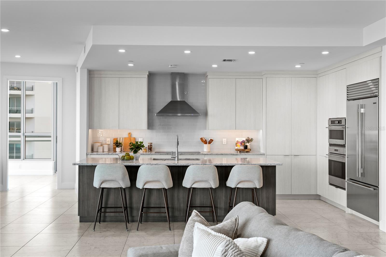 TB8431159 Property Photo