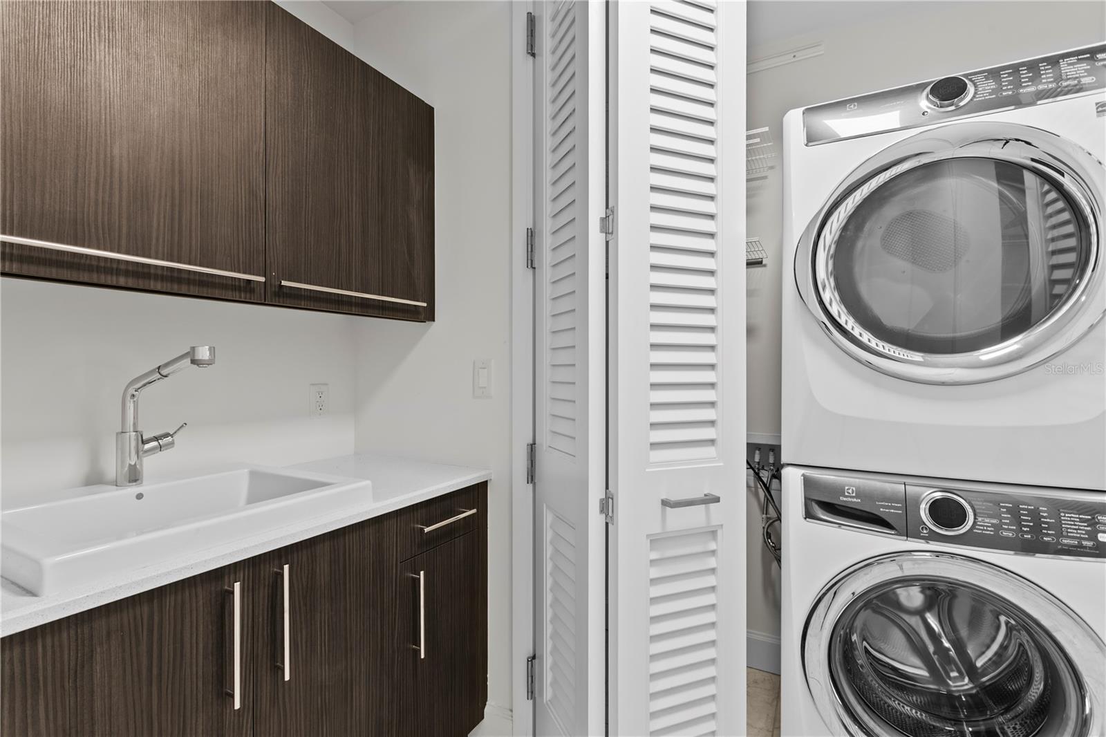 TB8431159 Property Photo