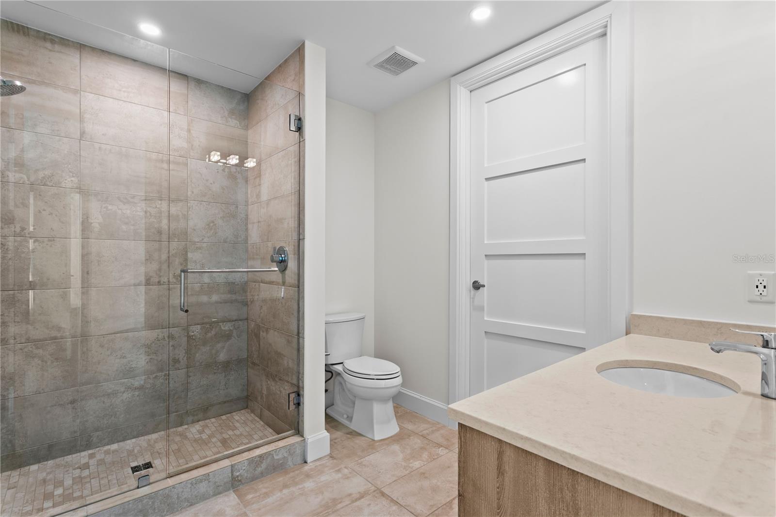 TB8431159 Property Photo