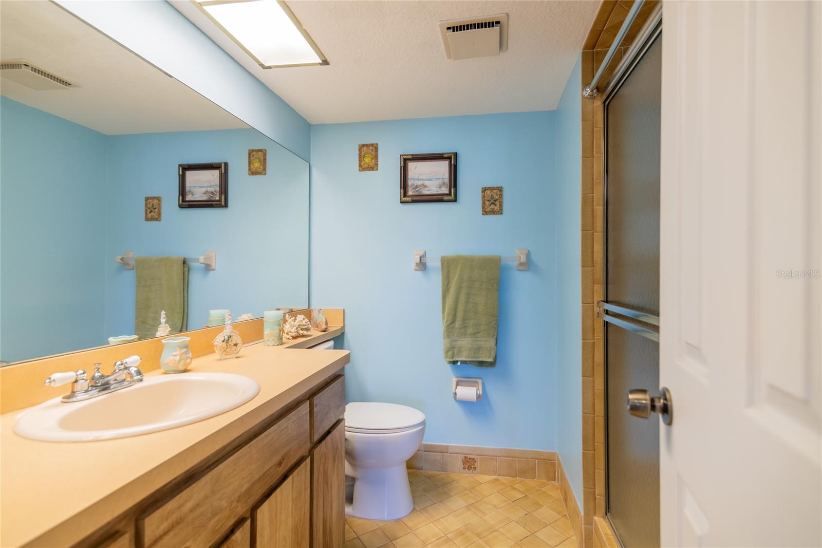 TB8431213 Property Photo