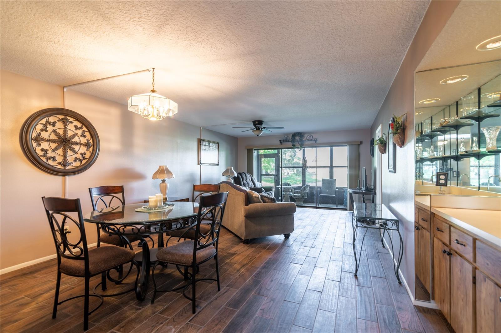 TB8431213 Property Photo