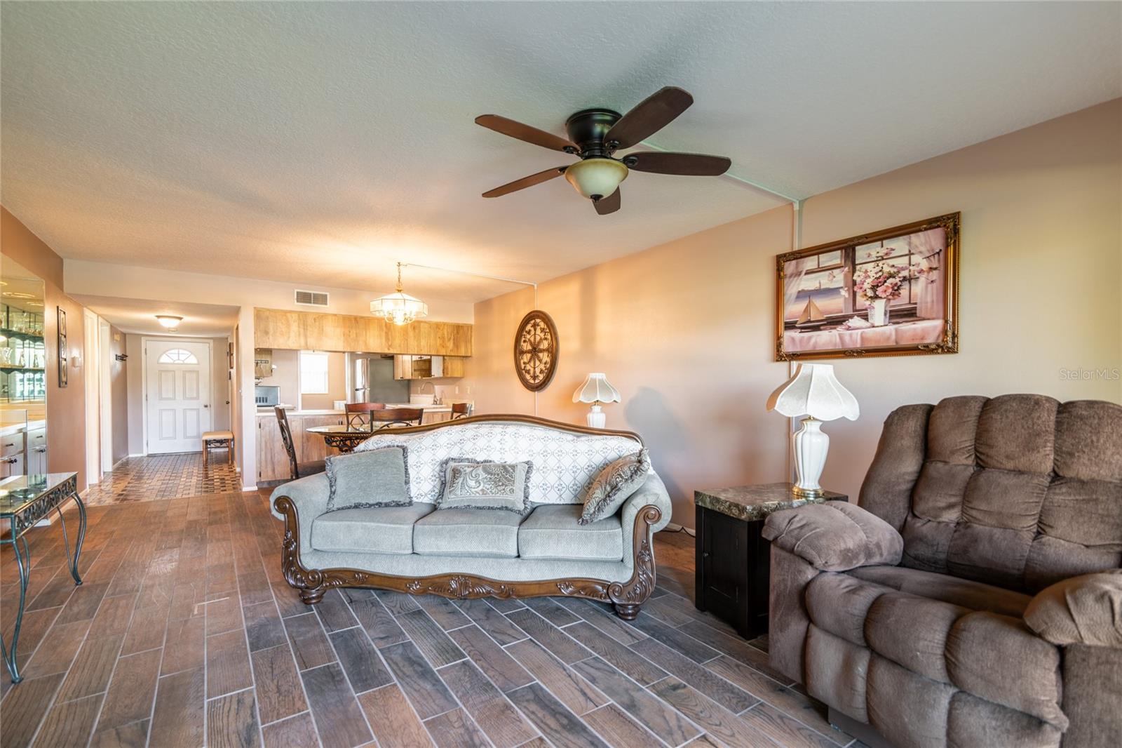 TB8431213 Property Photo