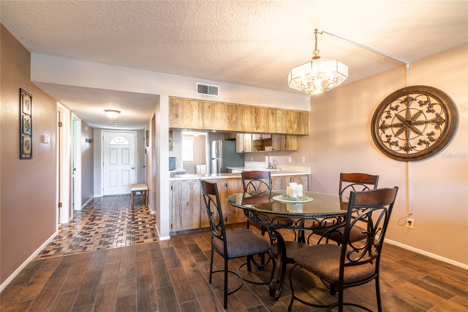 TB8431213 Property Photo