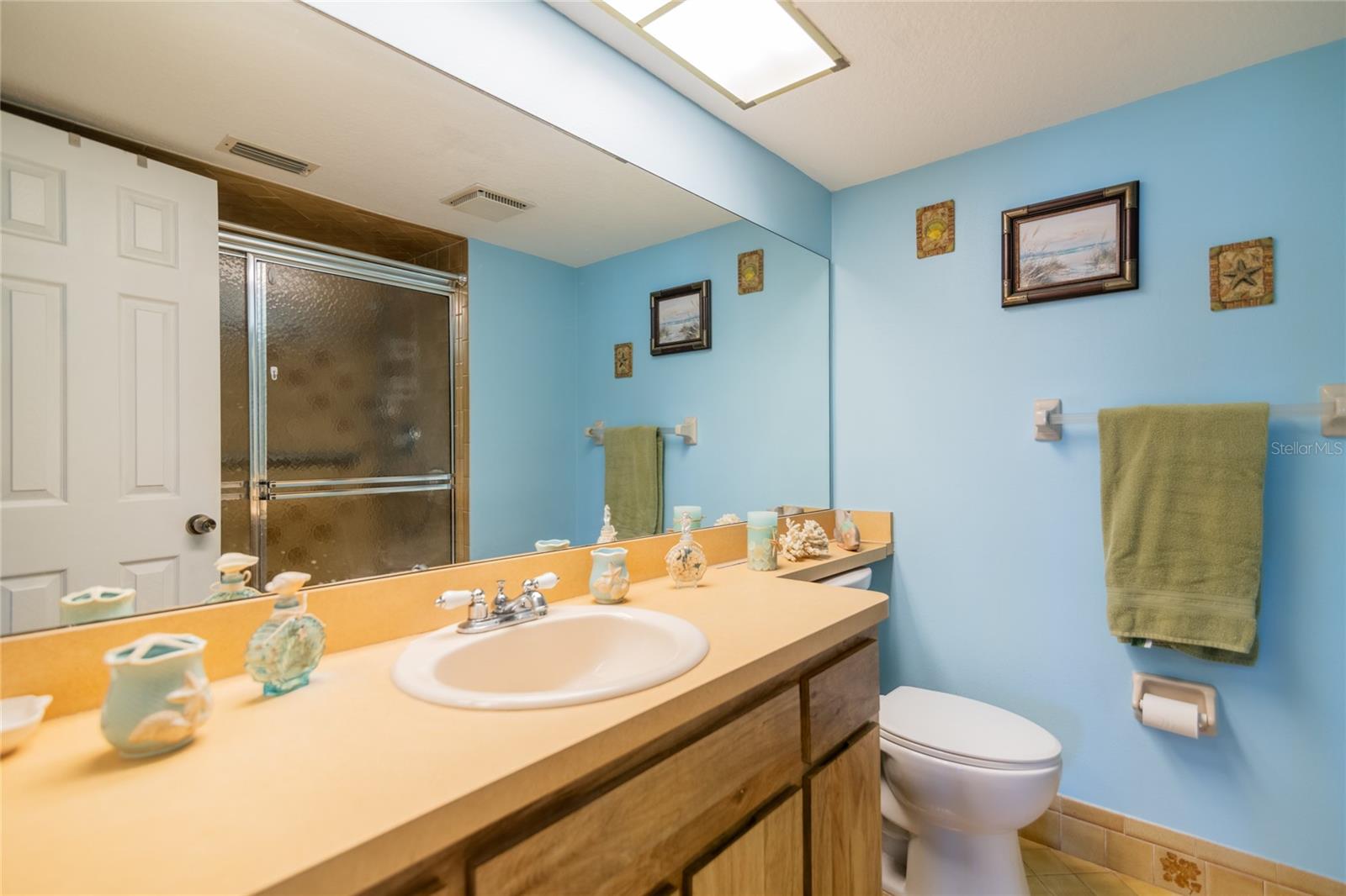 TB8431213 Property Photo