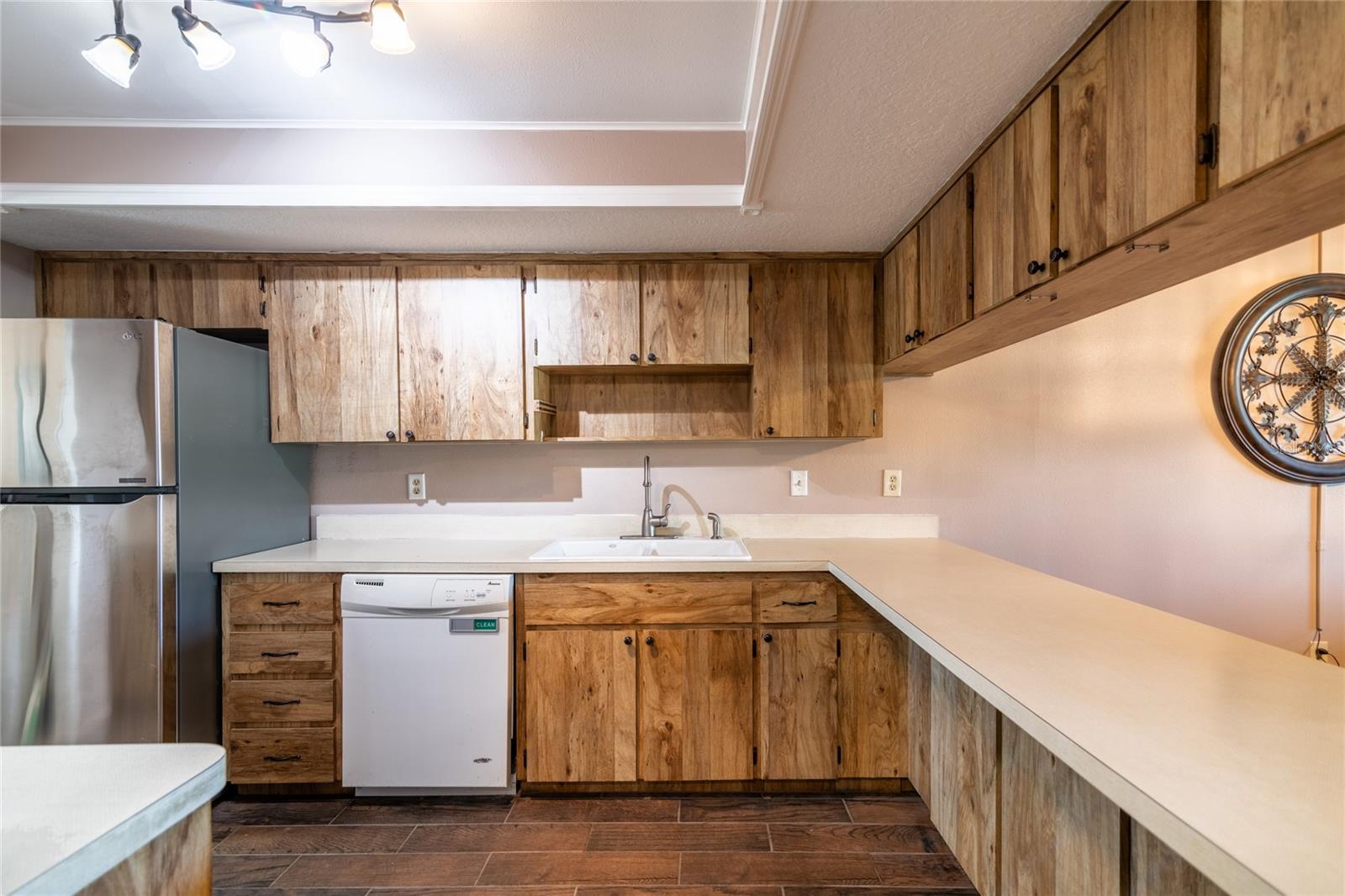 TB8431213 Property Photo