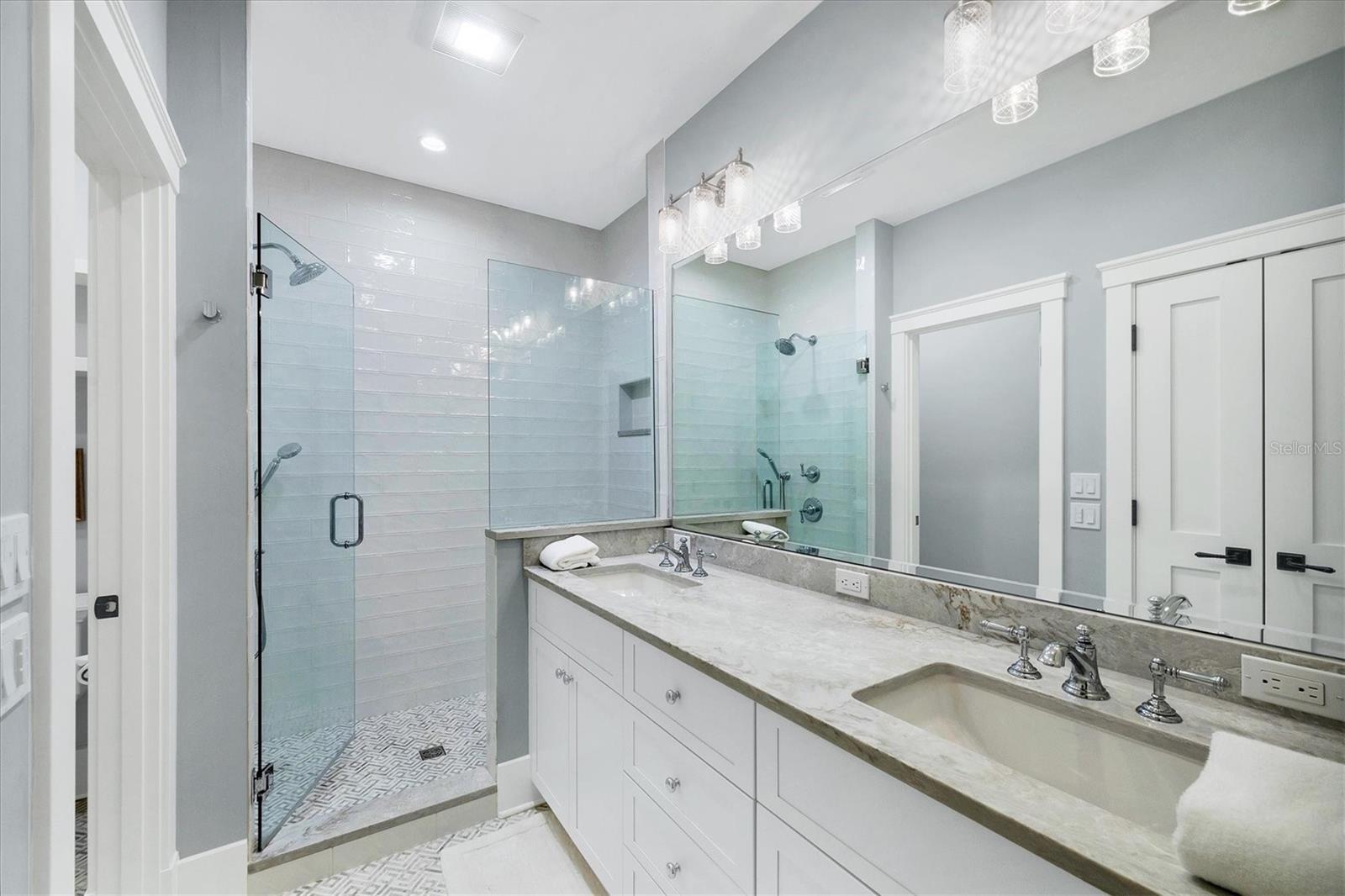 D6143965 Property Photo