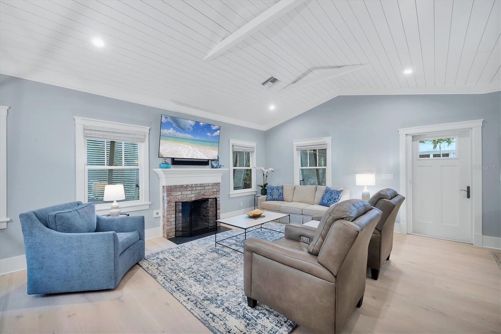 D6143965 Property Photo