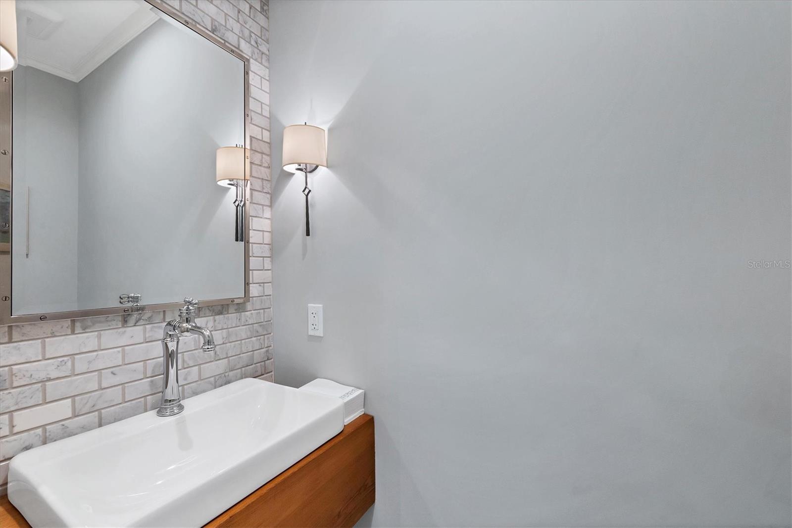 D6143965 Property Photo