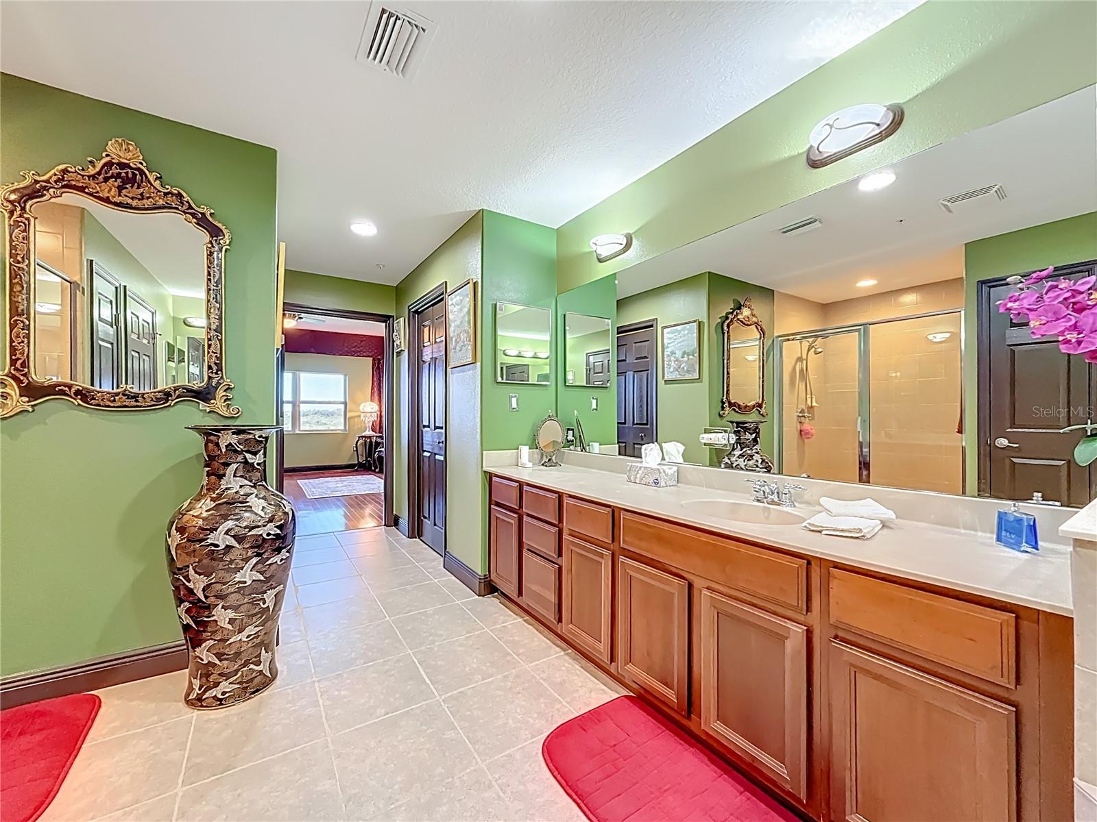 En-suite Master Bathroom