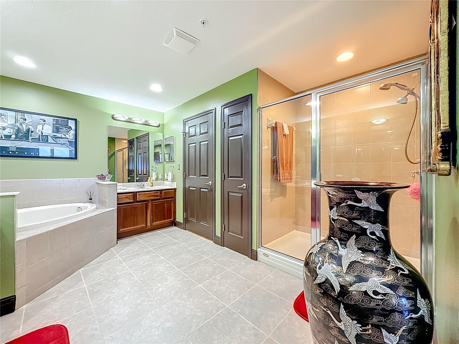 En-suite Master Bathroom