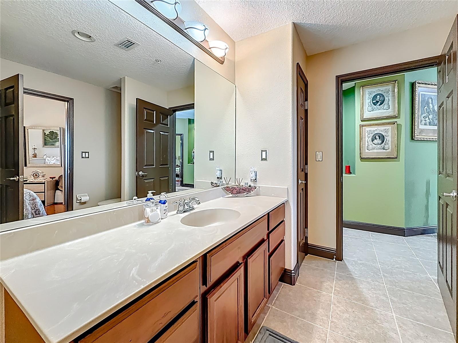 En-suite Master Bathroom