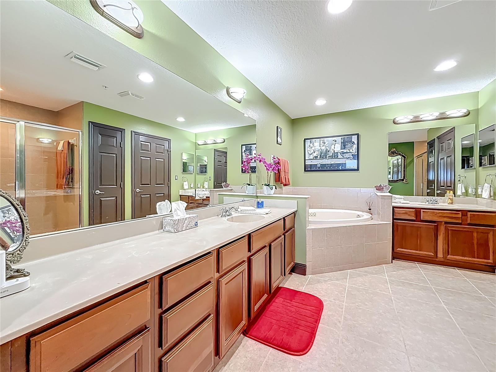 En-suite Master Bathroom