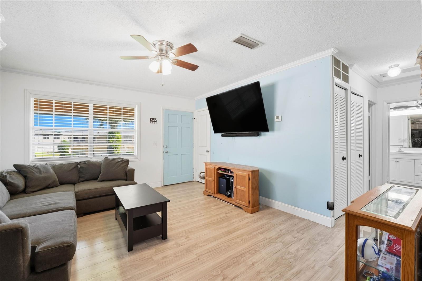 O6347384 Property Photo