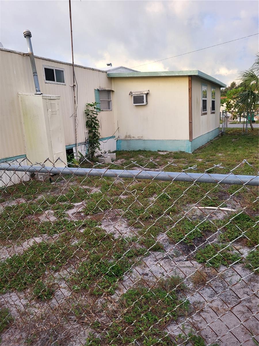 TB8431543 Property Photo