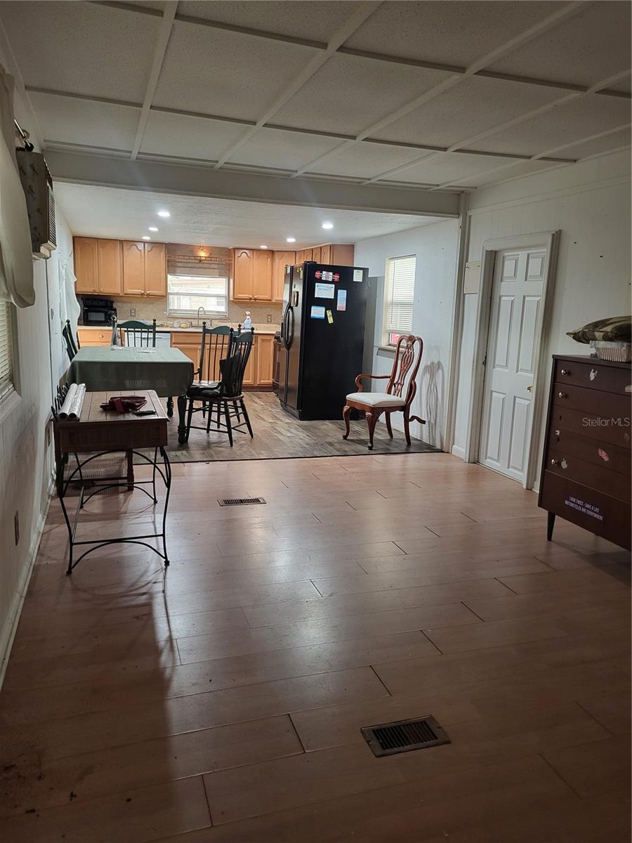 TB8431543 Property Photo