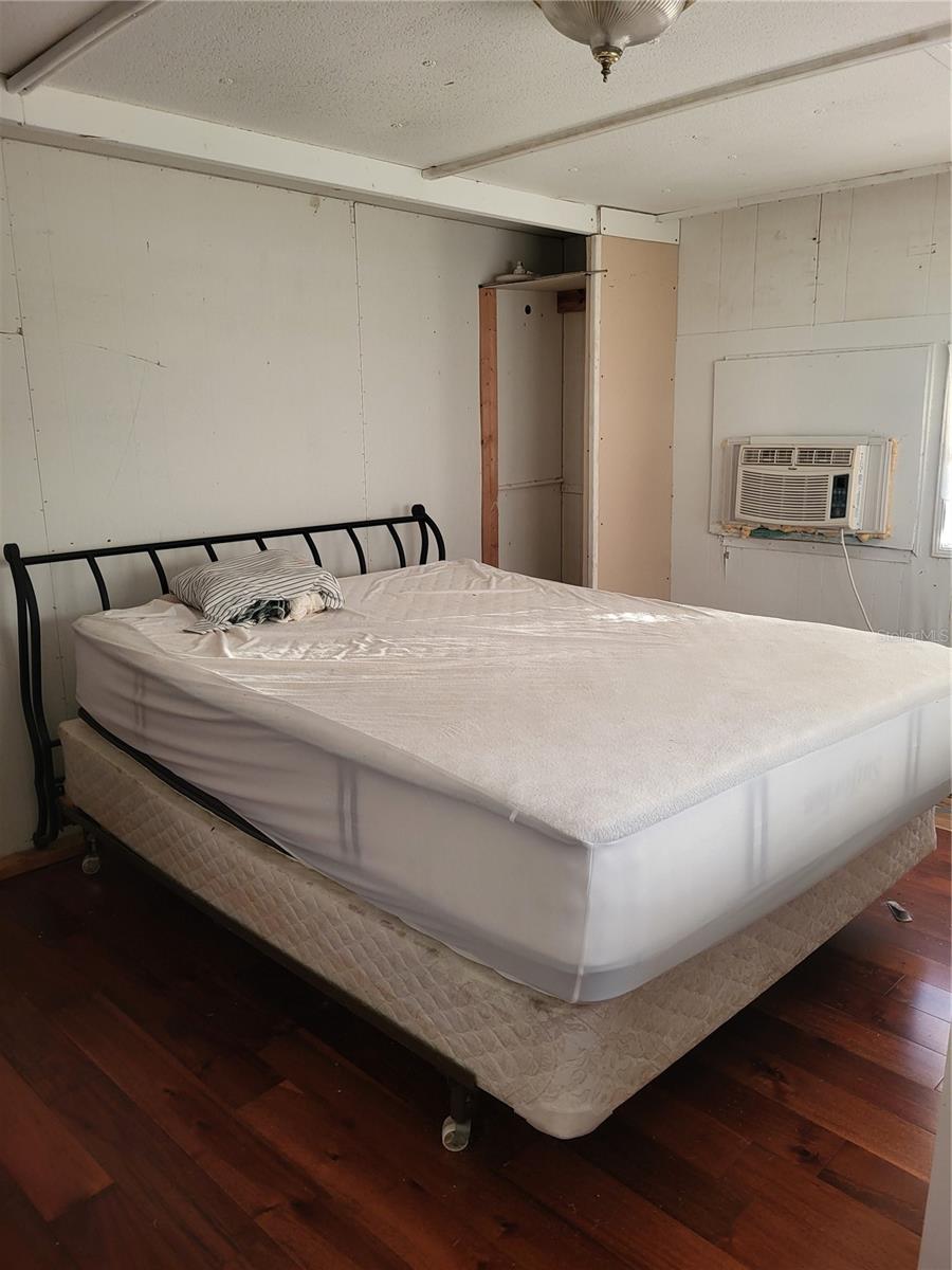 TB8431543 Property Photo